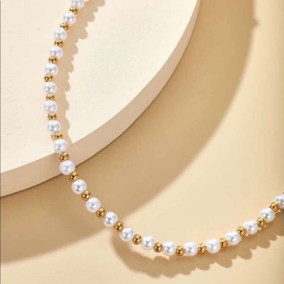 3/$30 💛 Faux Pearl Choker - Picture 5 of 6